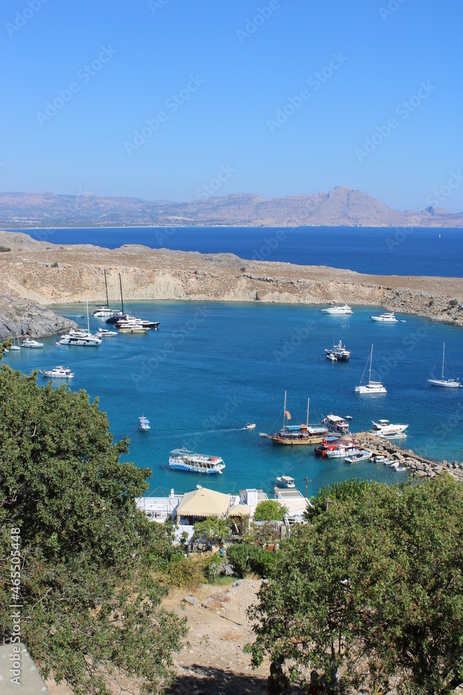 Obraz premium Bucht von Lindos mit Schiffen