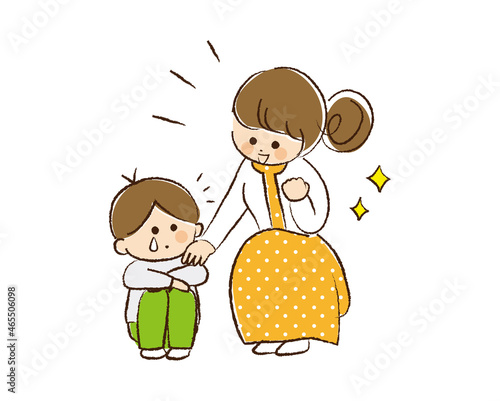 泣いている男の子と慰め励ます母親