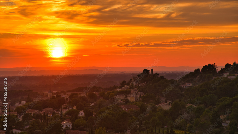 Sonnenuntergang in Beaumes de Venise in der Provence