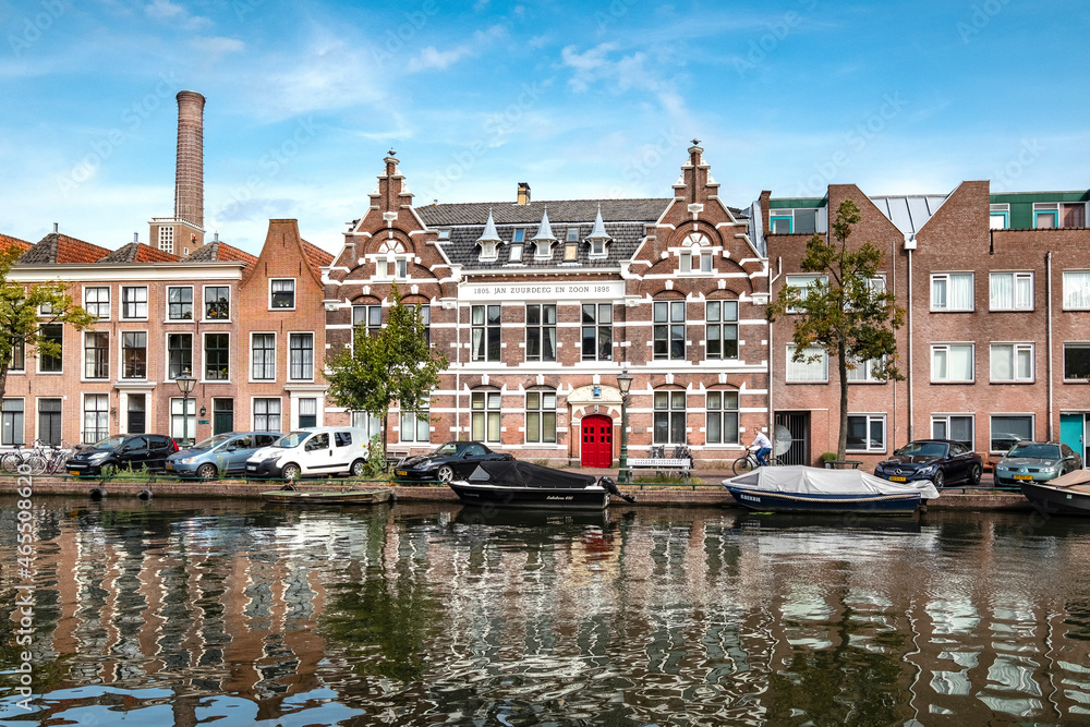 Fototapeta premium Oude Vest in Leiden, Zuid-Holland Province, The Netherlands
