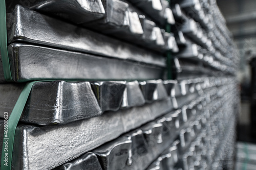 Obraz na płótnie Aluminum ingots - aluminum - industrial production - material pile w salonie