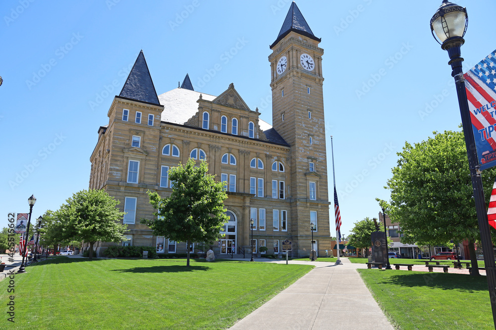 Fototapeta premium The Tipton County Courthouse is located in Tipton Indiana, north of the state capital of Indianapolis with a clock tower of 206 feet.