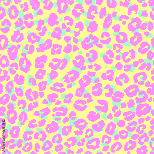Leopard seamless texture pattern. Colorfull leopards skin modern print in hand drawn doodle style. Abstract animal background design. Vector illustration.