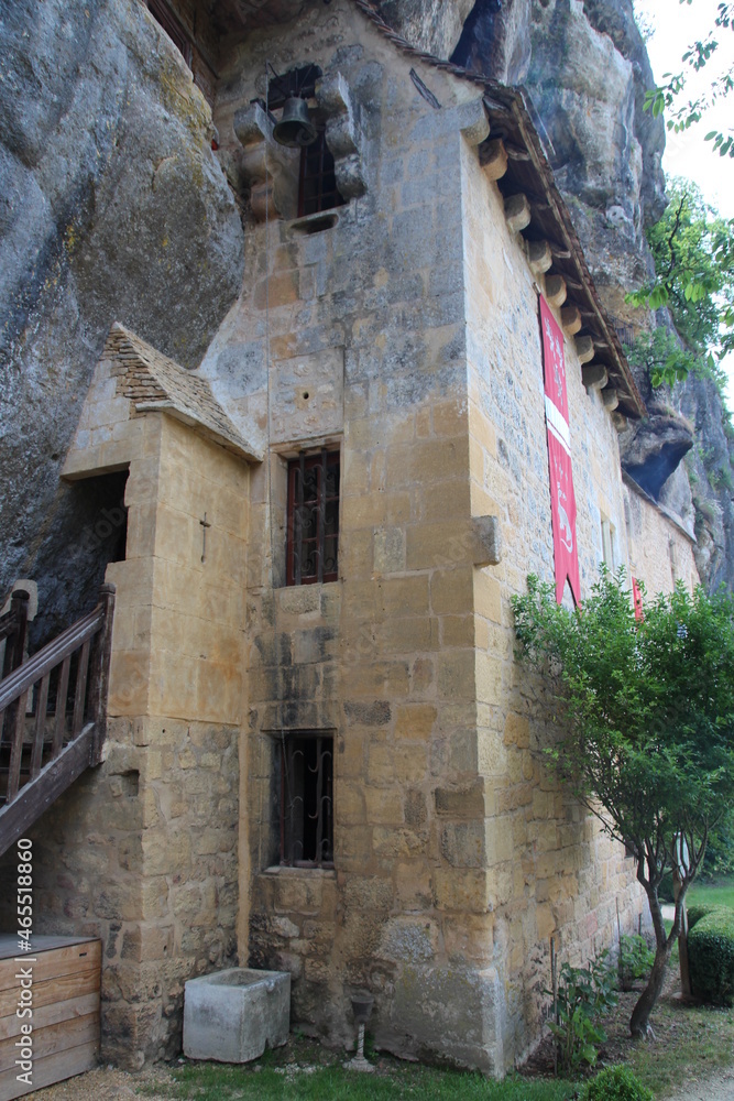 Strong House of Reignac, Dordoña, Francia. Castillo integrado en una roca.