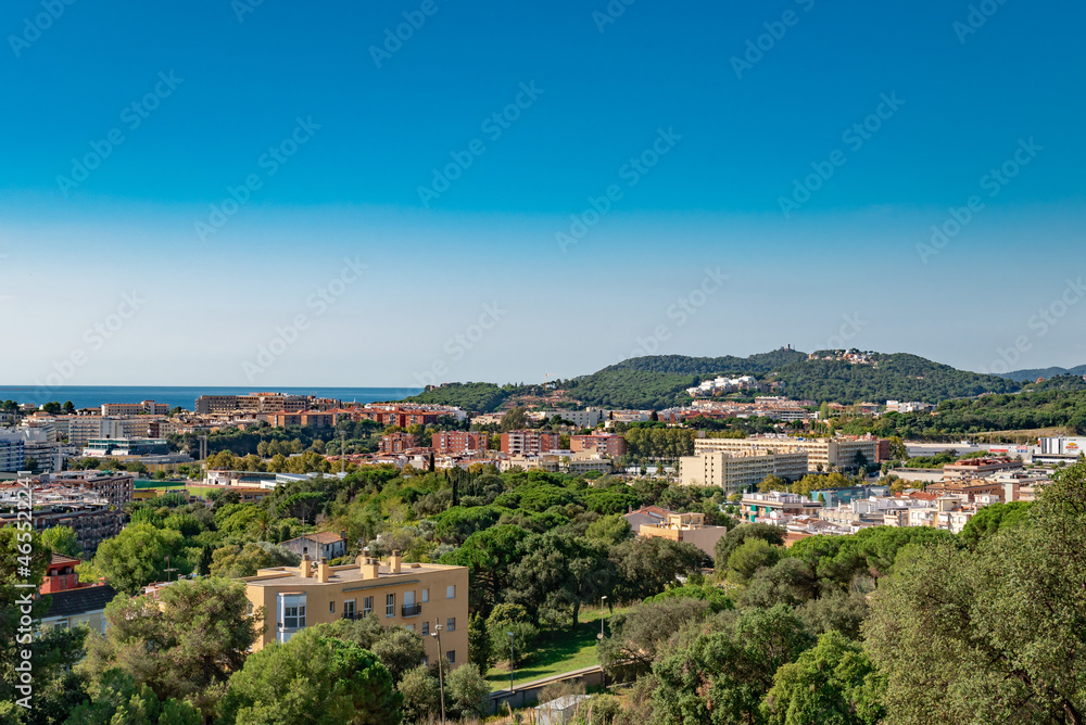 Panoramic view of the city, with a view of the sea