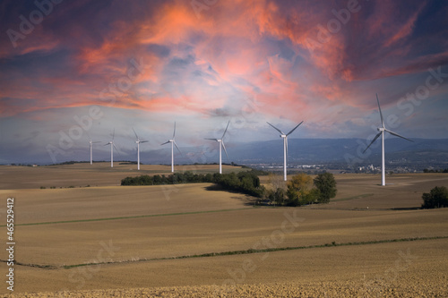 énergies renouvelables : éoliennes dans le Lauragais près de Saint-Félix-Lauragais en Occitanie