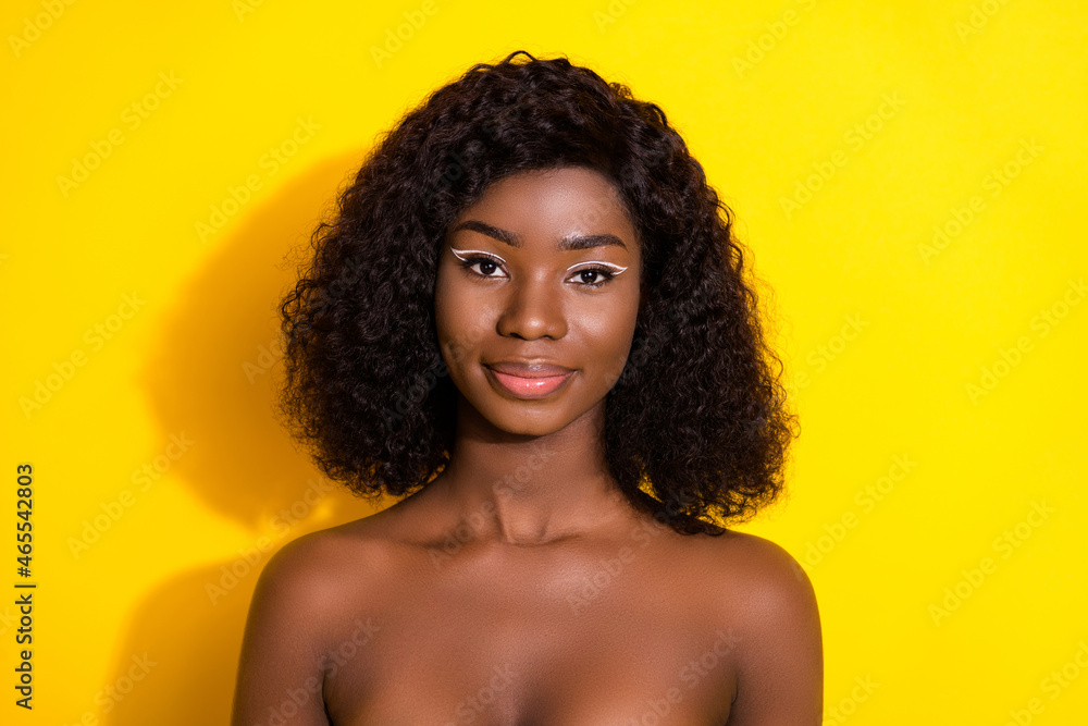 Photo of young charming lovely african girl wear no clothes morning bathroom routine isolated on yellow color background Photo of young charming lovely african girl wear no clothes morning bathroom routine isolated on yellow color background