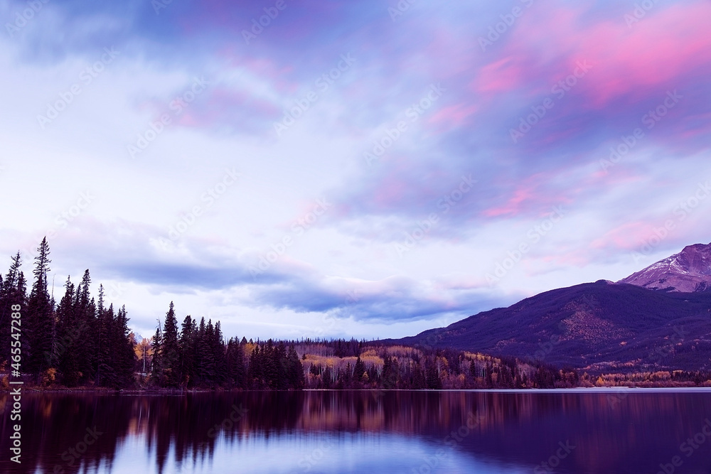Fototapeta premium Sunrise on a lake in the Canadian Rockies