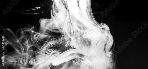 Fotografie white smoke in the lamplight