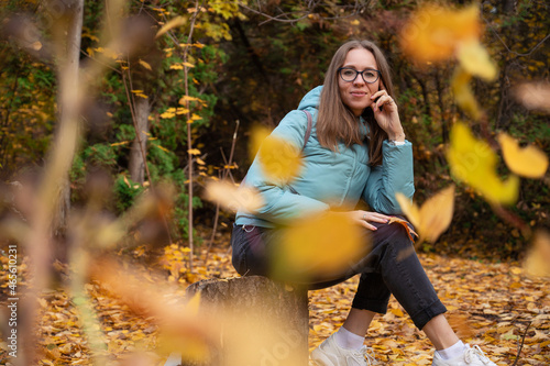 Autumn portrait of beautifu...