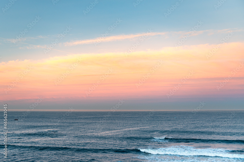 Obraz premium Sunrise over Atlantic Ocean