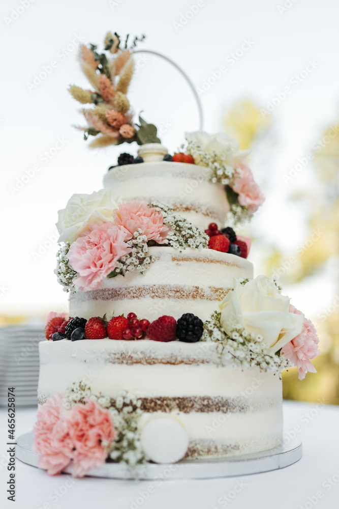 Beautiful wedding cake close-up Beautiful wedding cake close-up