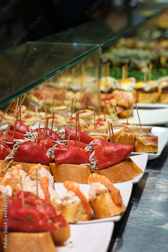 Naklejka premium Pintxos bar in San Sebastian, Basque Country, Spain