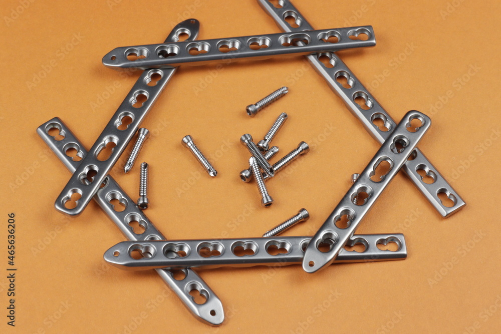 Surgical plates for osteosynthesis in case of bone fractures Surgical plates for osteosynthesis in case of bone fractures