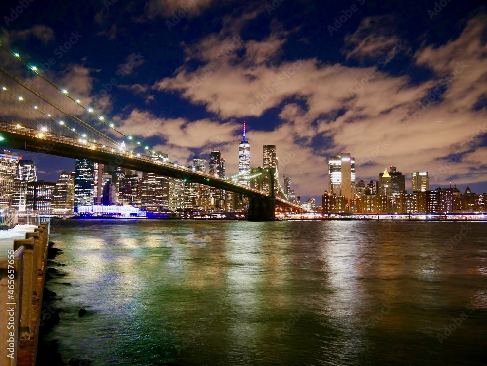 Fototapeta premium Dumbo, New York City, Brooklyn Bridge with World Trade Center Night View