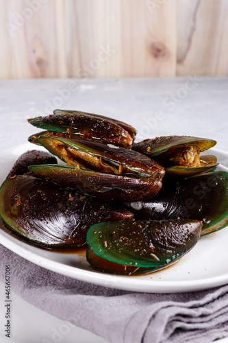 Kerang hijau saus asam manis. Green Mussels with sour sweet sauce.