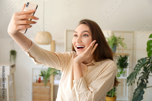 Beautiful smiling woman tak...