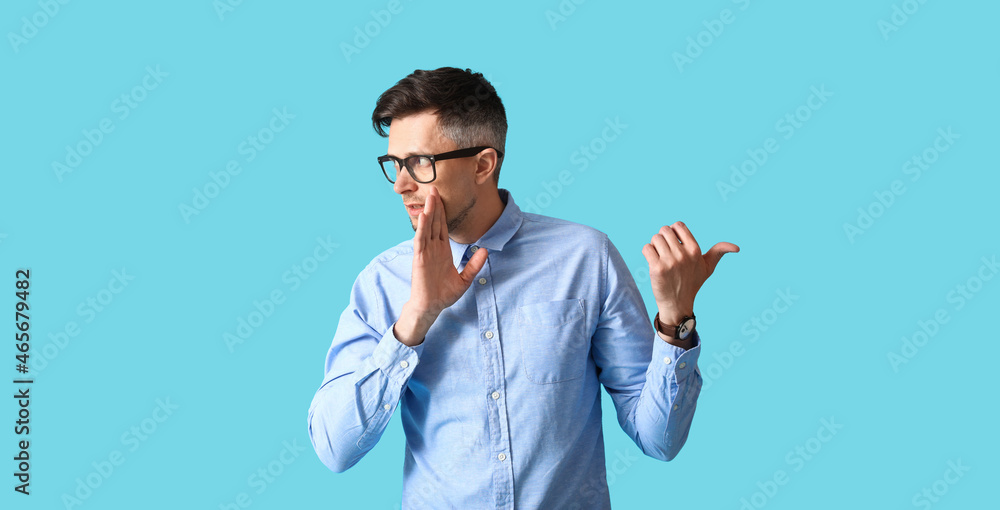 Fototapeta premium Gossiping man on color background