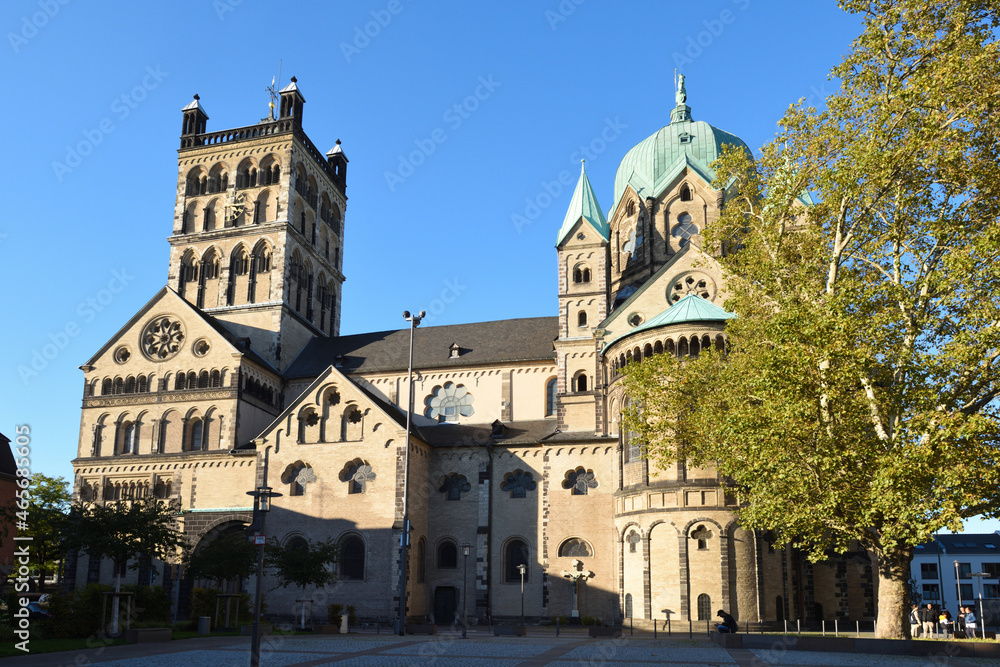 Kirche Quirinus-Münster in Neuss, NRW, Deutschland