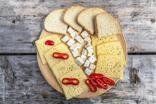 Piatto di formaggi di montagna degustati in malga photo