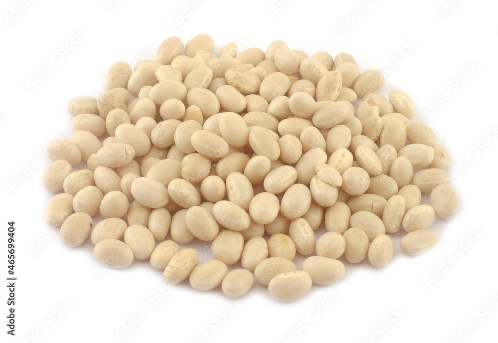 navy beans isolated on white background
navy beans isolated on white background