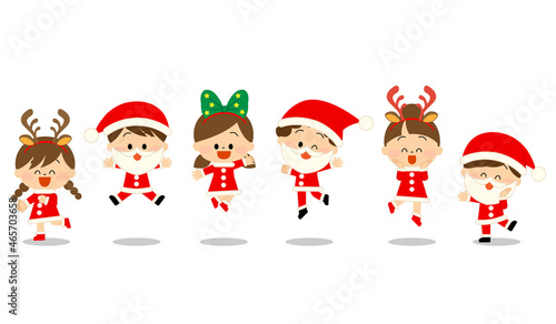 サンタクロースの仮装でジャンプしている子供たち