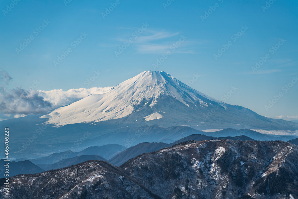 大山山頂から見た富士山と丹沢の山々【Mt. Fuji and mountains of Tanzawa in winter】