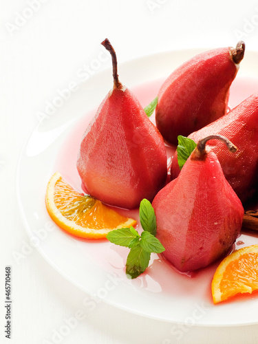 Poached mulled pears