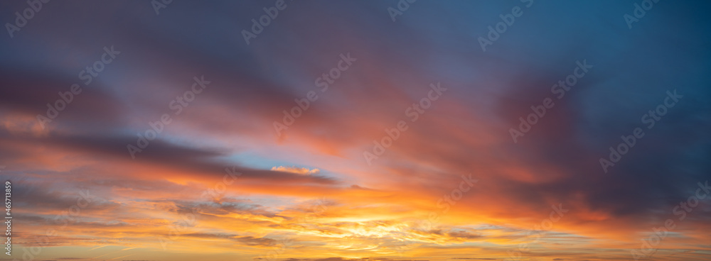 Fiery sunset, colorful clouds in the sky - obrazy, fototapety, plakaty 