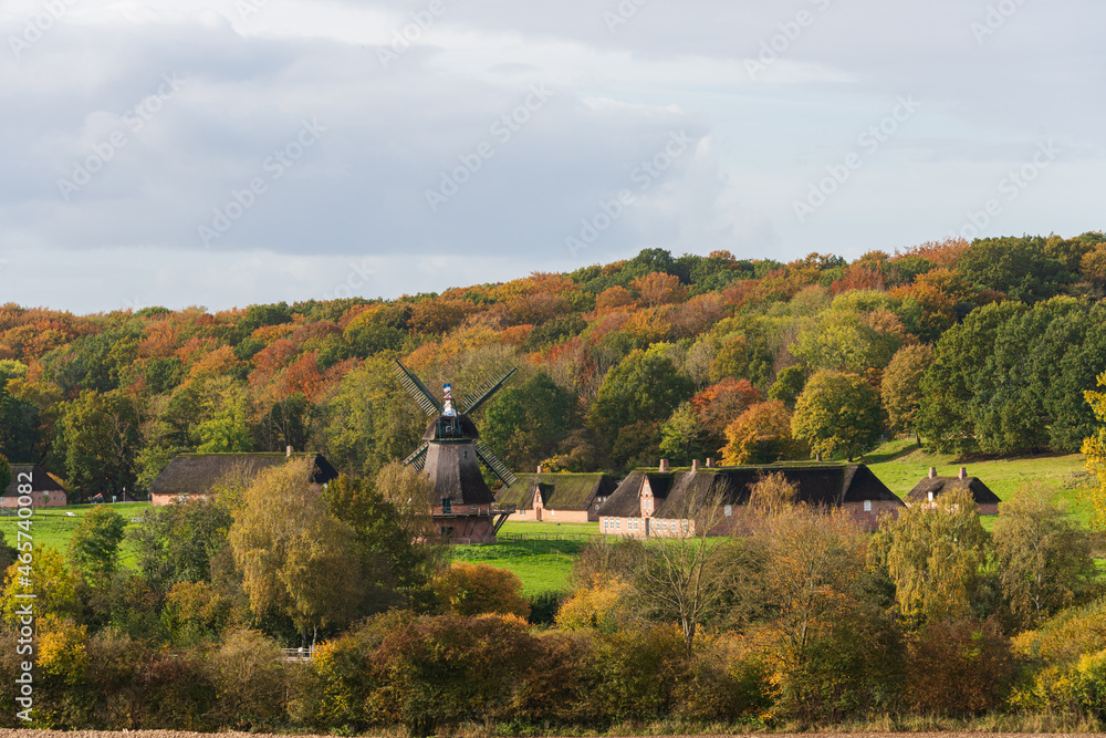 Schleswig-Holsteinische Landschaft an einem sonnigen Oktobertag