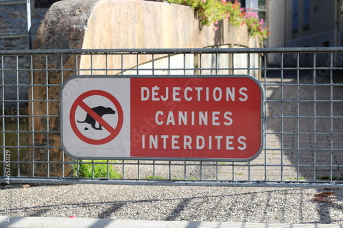 déjection canines interdites