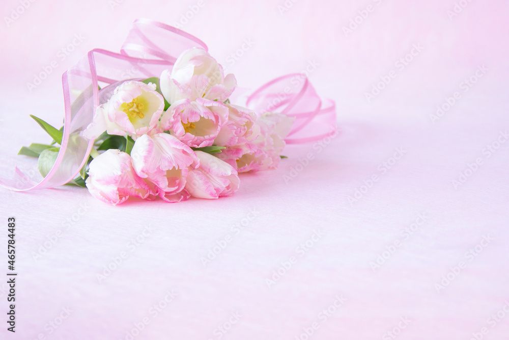 可愛いベビーピンクのチューリップの花束