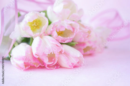Fototapeta Naklejka Na Ścianę i Meble -  可愛いベビーピンクのチューリップの花束