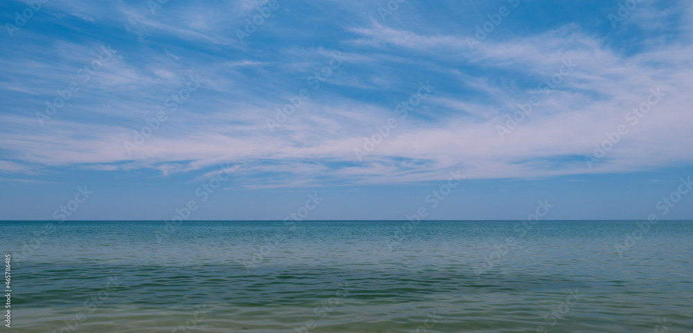 Direct views of the ocean and beautiful blue skies. plenty of water. Landscape Direct views of the ocean and beautiful blue skies. plenty of water. Landscape