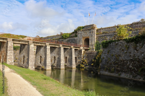 Nouvelle-Aquitaine - Charente-Maritime - Le Chateau d'Oléron - Le pont de la Porte Royale au dessus du fossé