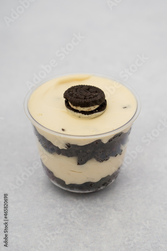 oreo dessert with cookies and cream on a marble background