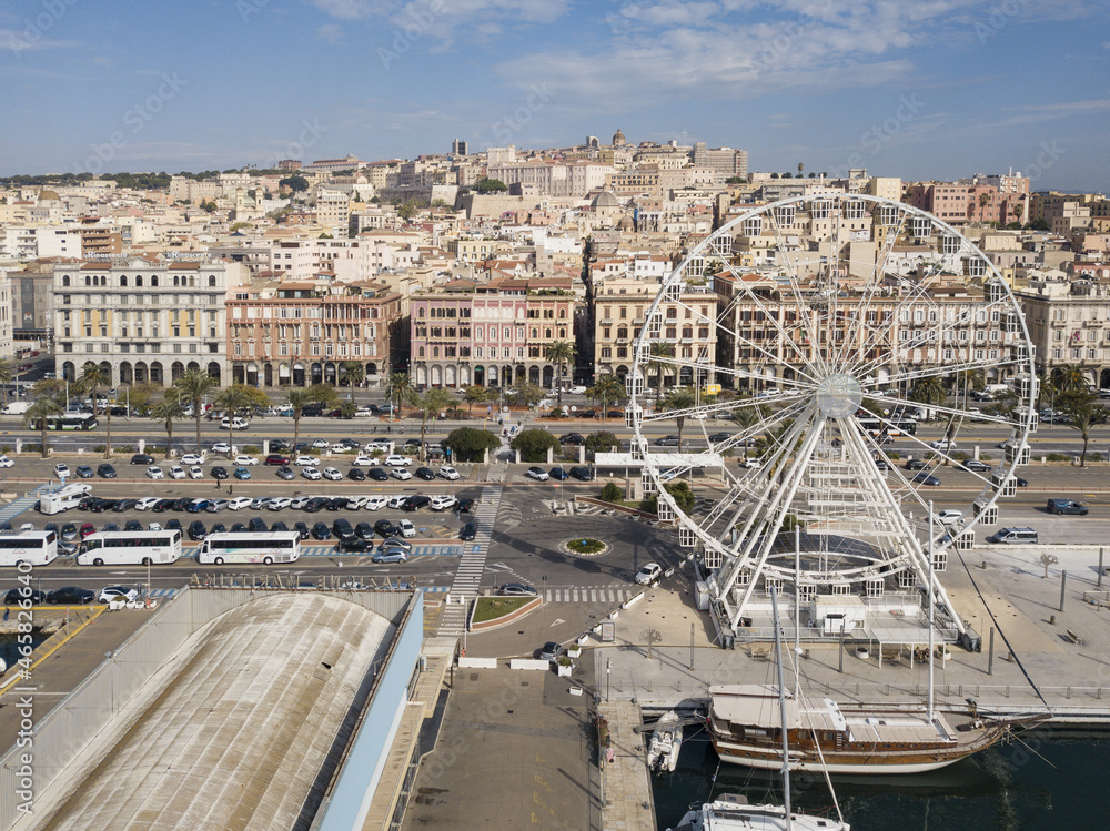 Cagliari veduta aerea panoramica, skyline dal porto