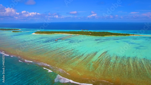 Fototapeta Naklejka Na Ścianę i Meble -  Shooting from an airplane, island in the Maldives, sandbank, coral reef