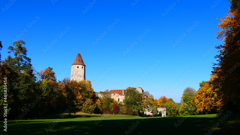 Obraz premium herbstliche Burg Seebenstein