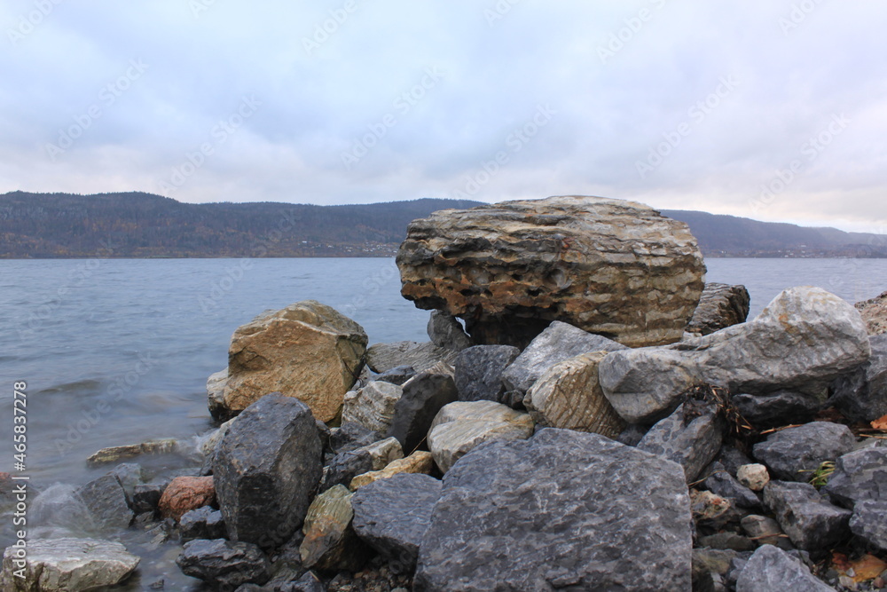 rocky coast against the backdrop of mountains and water - Sande