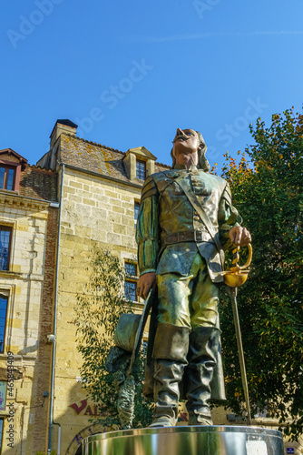 Cuadro en lienzo Monument to Cyrano de Bergerac. New Aquitaine. France