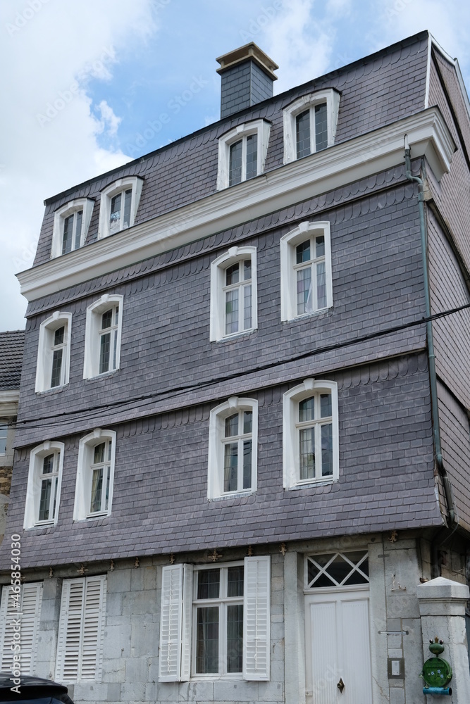 FU 2020-07-26 Belgien ruck 59 Fassade eines alten Hauses