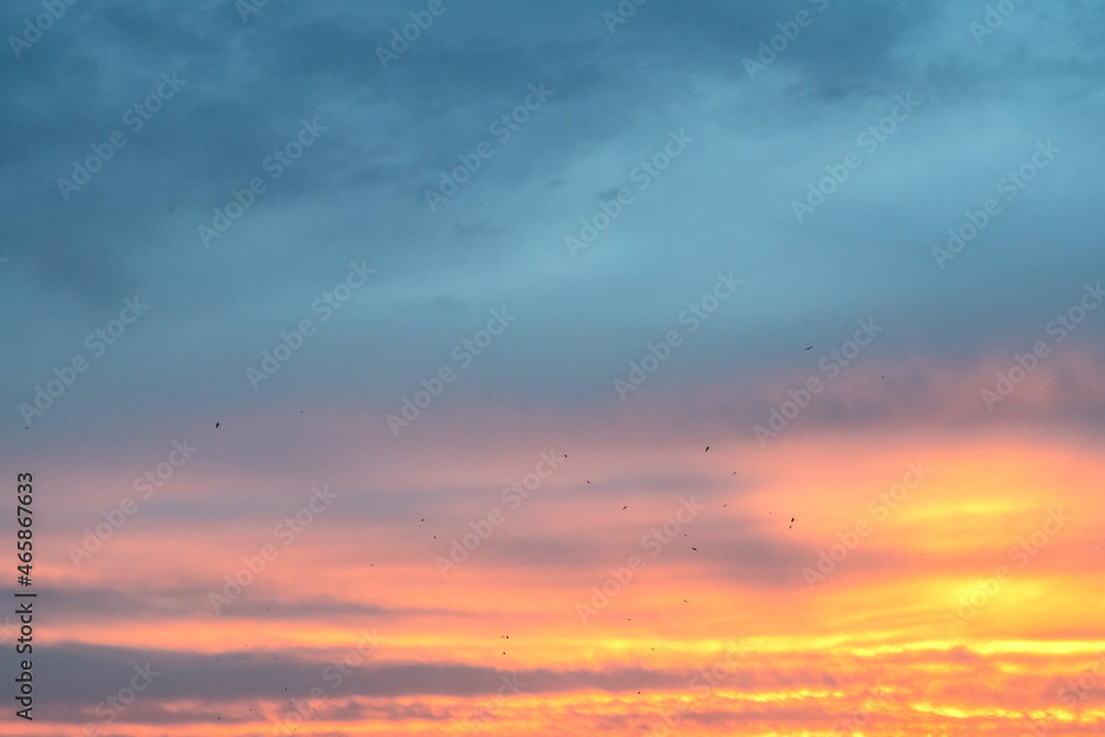 Ciel embrasé au crépuscule Ciel embrasé au crépuscule