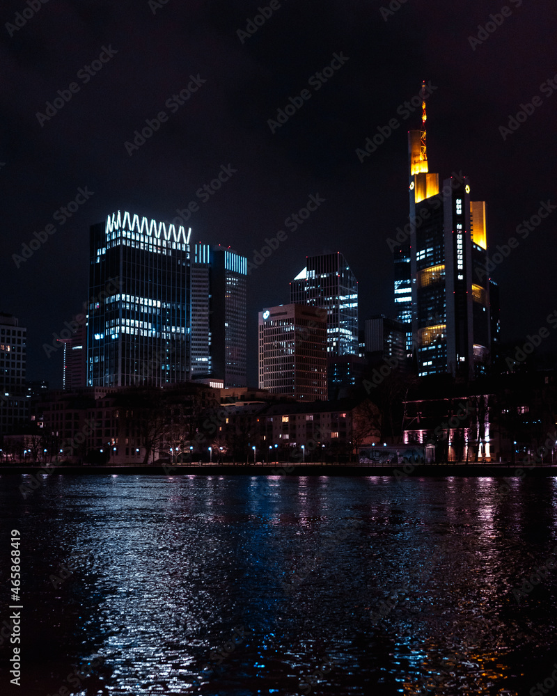 Naklejka premium Frankfurt in der Nacht