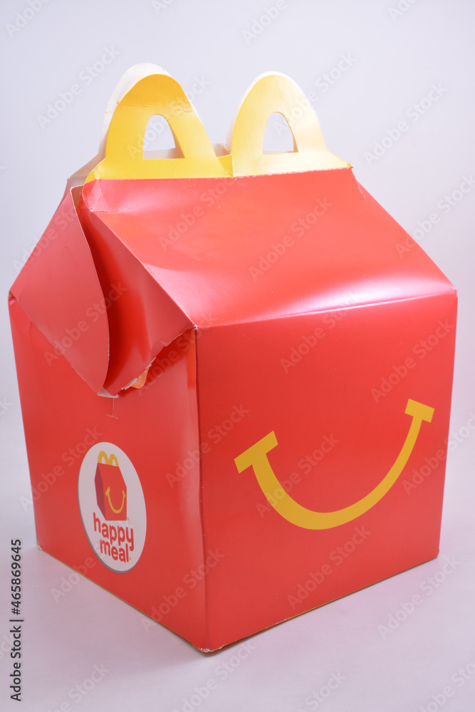 Mcdonalds happy meal box in Manila, Philippines foto de Stock | Adobe Stock