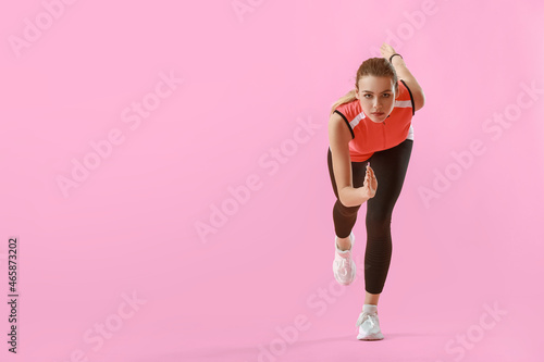 Sporty running woman on col...