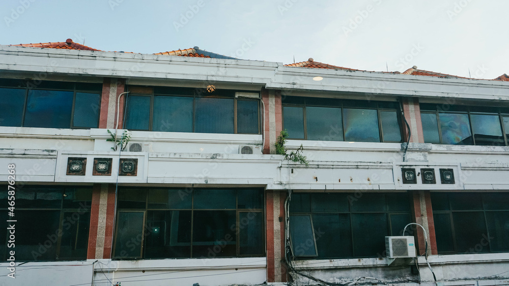 construction site in the city, Denpasar Bali, komplek pertokoan, old building, ayu griselda construction site in the city, Denpasar Bali, komplek pertokoan, old building, ayu griselda