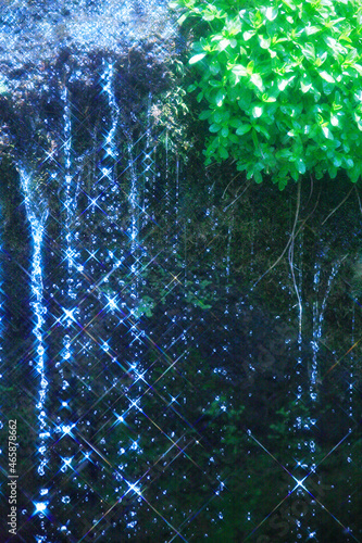 輝く滝状の岩清水と若葉, 白糸の滝,軽井沢町,長野県