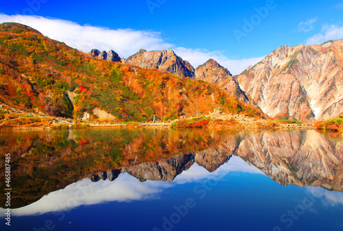 紅葉の八方池と白馬連峰の不帰嶮の水鏡, 白馬村,北安曇郡,長野県