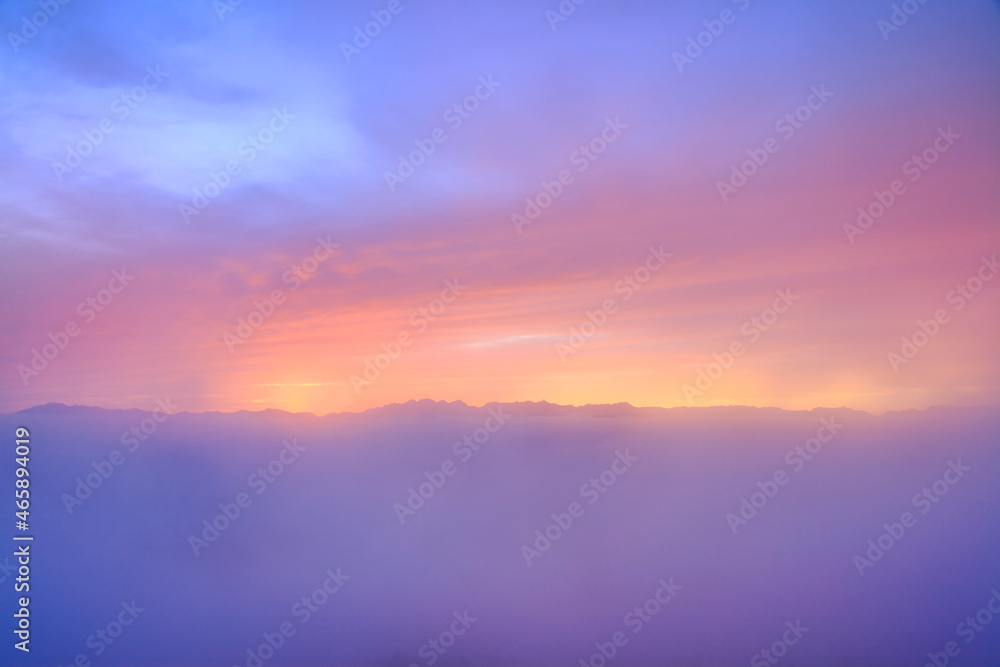 夕霧越しの穂高連峰と夕焼け雲, 日本,長野県,上田市 夕霧越しの穂高連峰と夕焼け雲, 日本,長野県,上田市